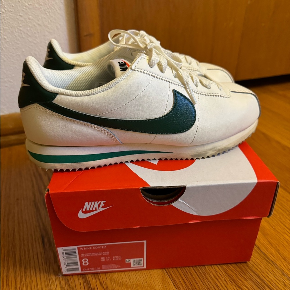 Nike Cortez  Leather (US 8)